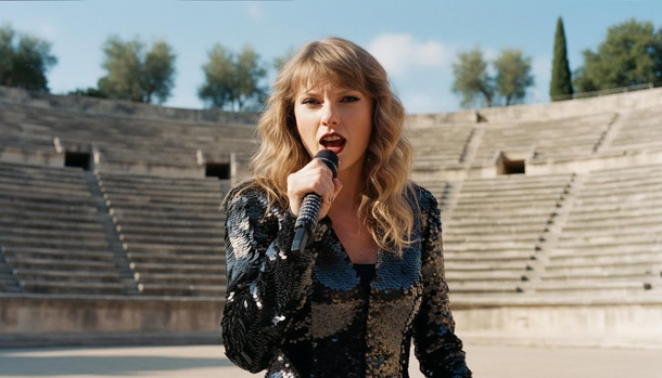 Golden Dethrones Taylor Swift's The Fate of Ophelia in Historic AMAs Win