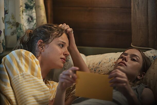 How old are Ramona and Annie in Sterling Point? - image 1