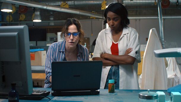 This New Sci-Fi Drama With The Bear Star Is the Best Time-Loop Movie in Years